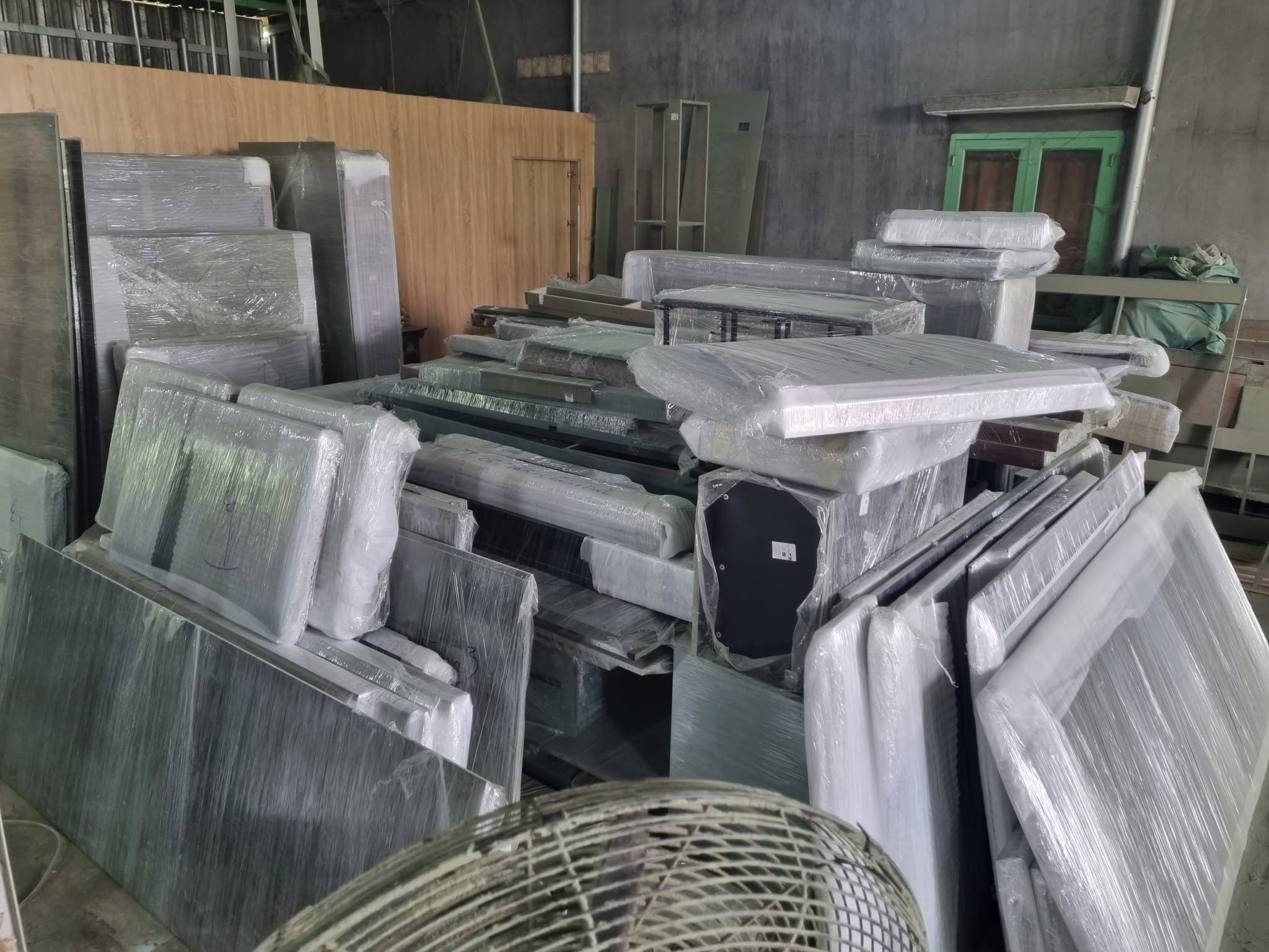 Xịn Xò Decor – Sản Xuất Tận Xưởng Không Qua Trung Gian: Chìa Khóa Tối Ưu Chi Phí Cho Nội Thất Hiện Đại
